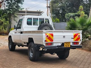 Toyota Land Cruiser 2013 White