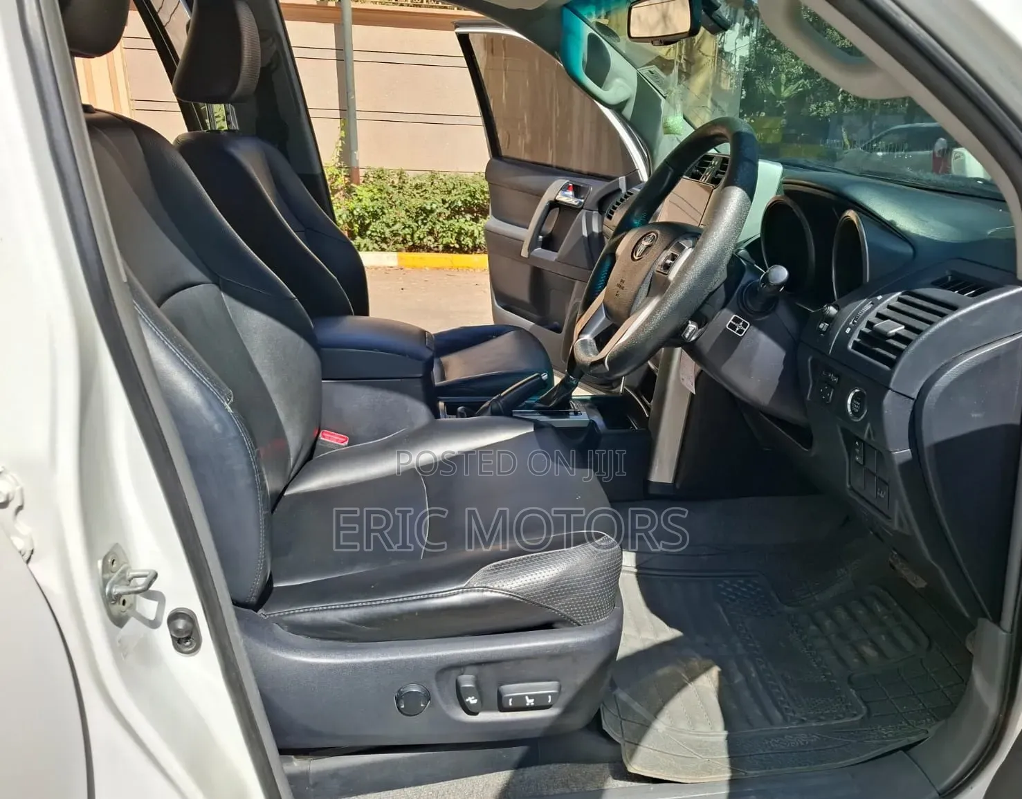 Toyota Land Cruiser Prado 2011 White