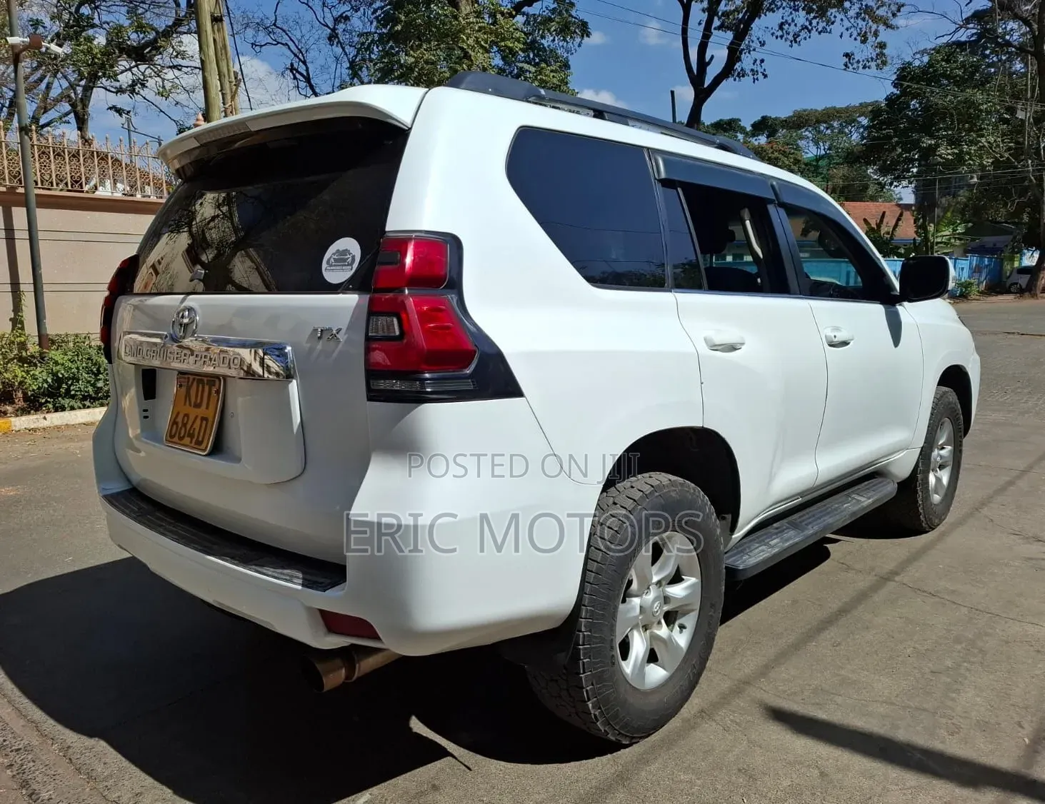 Toyota Land Cruiser Prado 2011 White