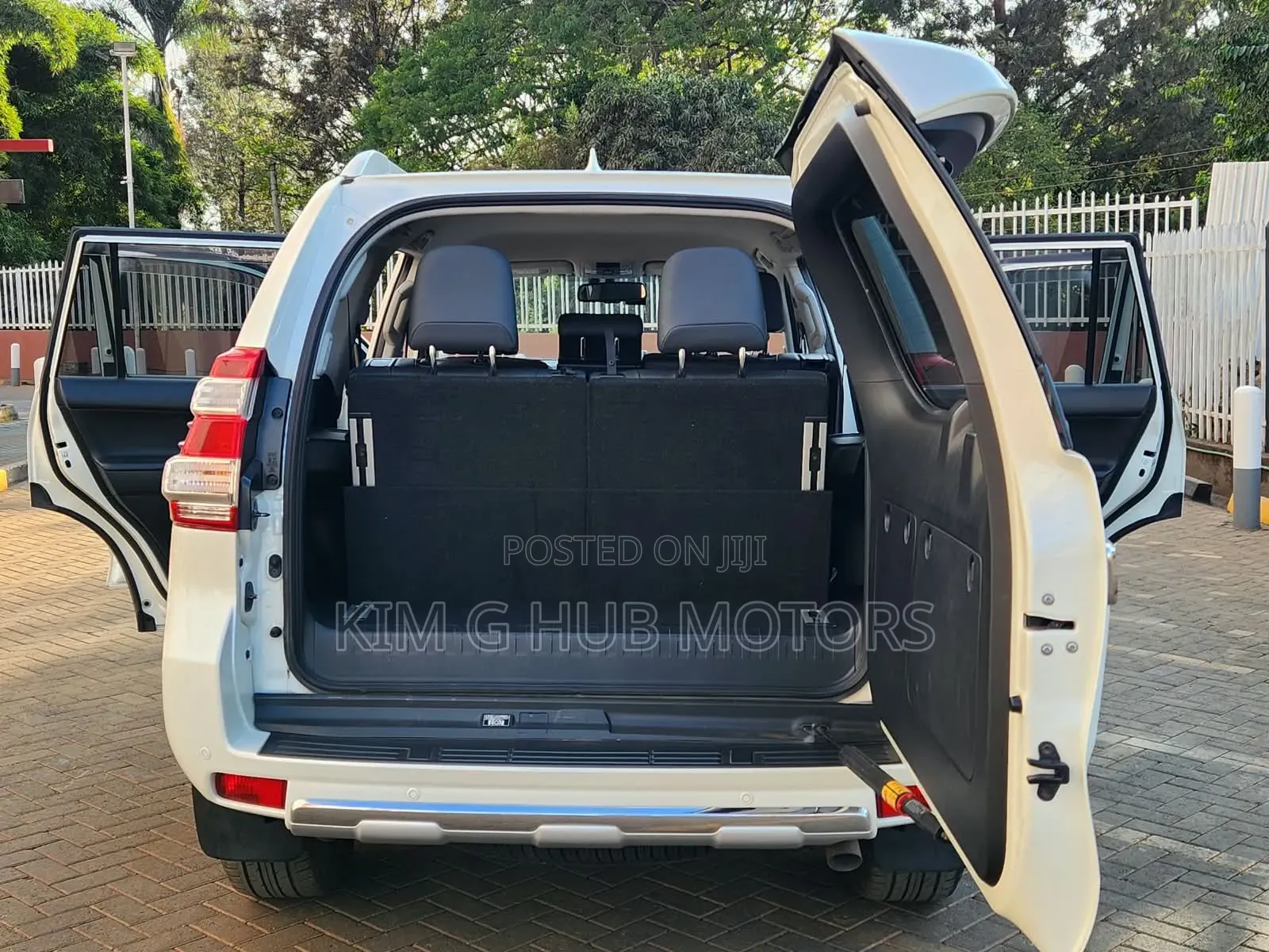 Toyota Land Cruiser Prado 2017 White