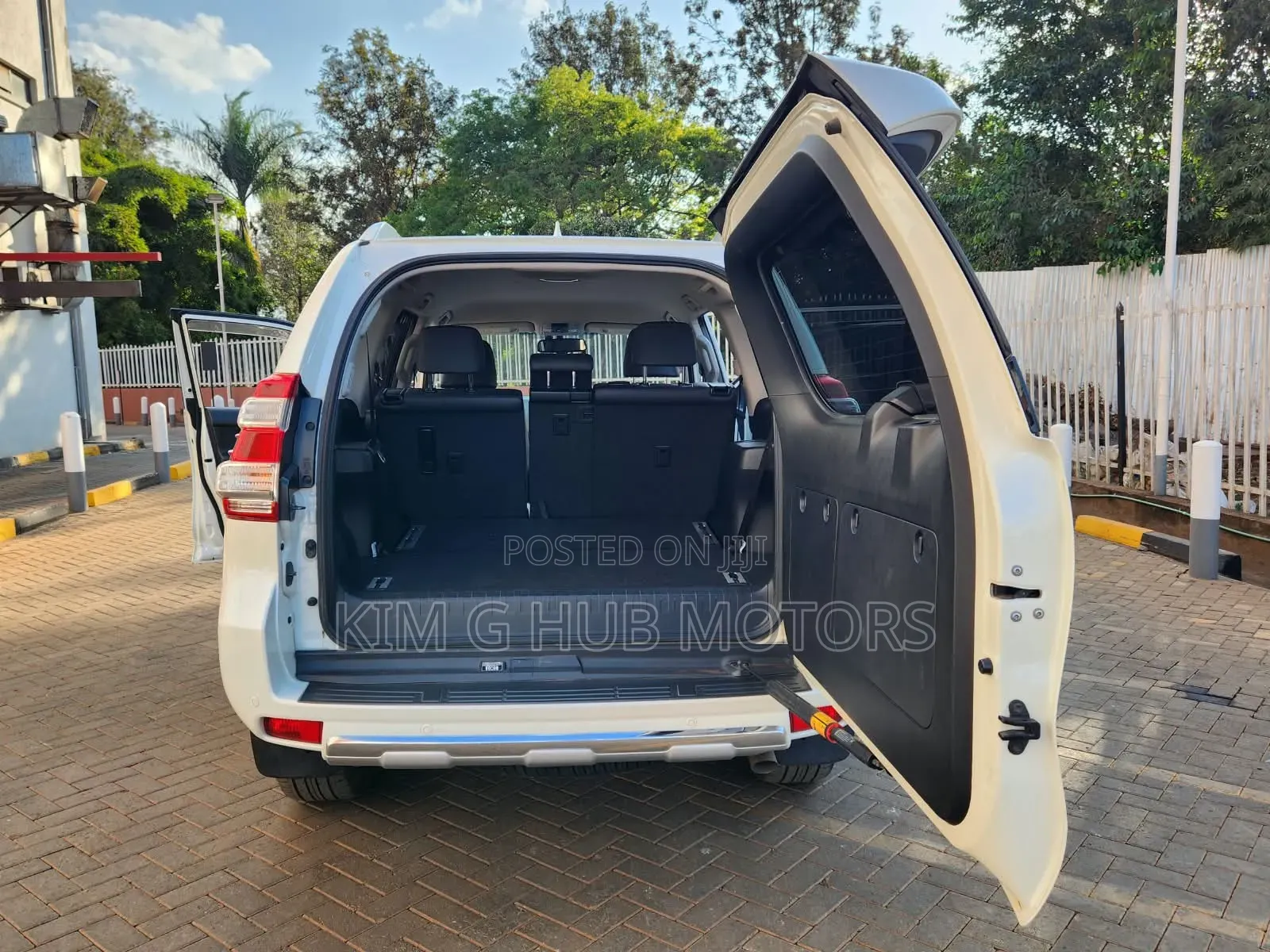 Toyota Land Cruiser Prado 2017 White