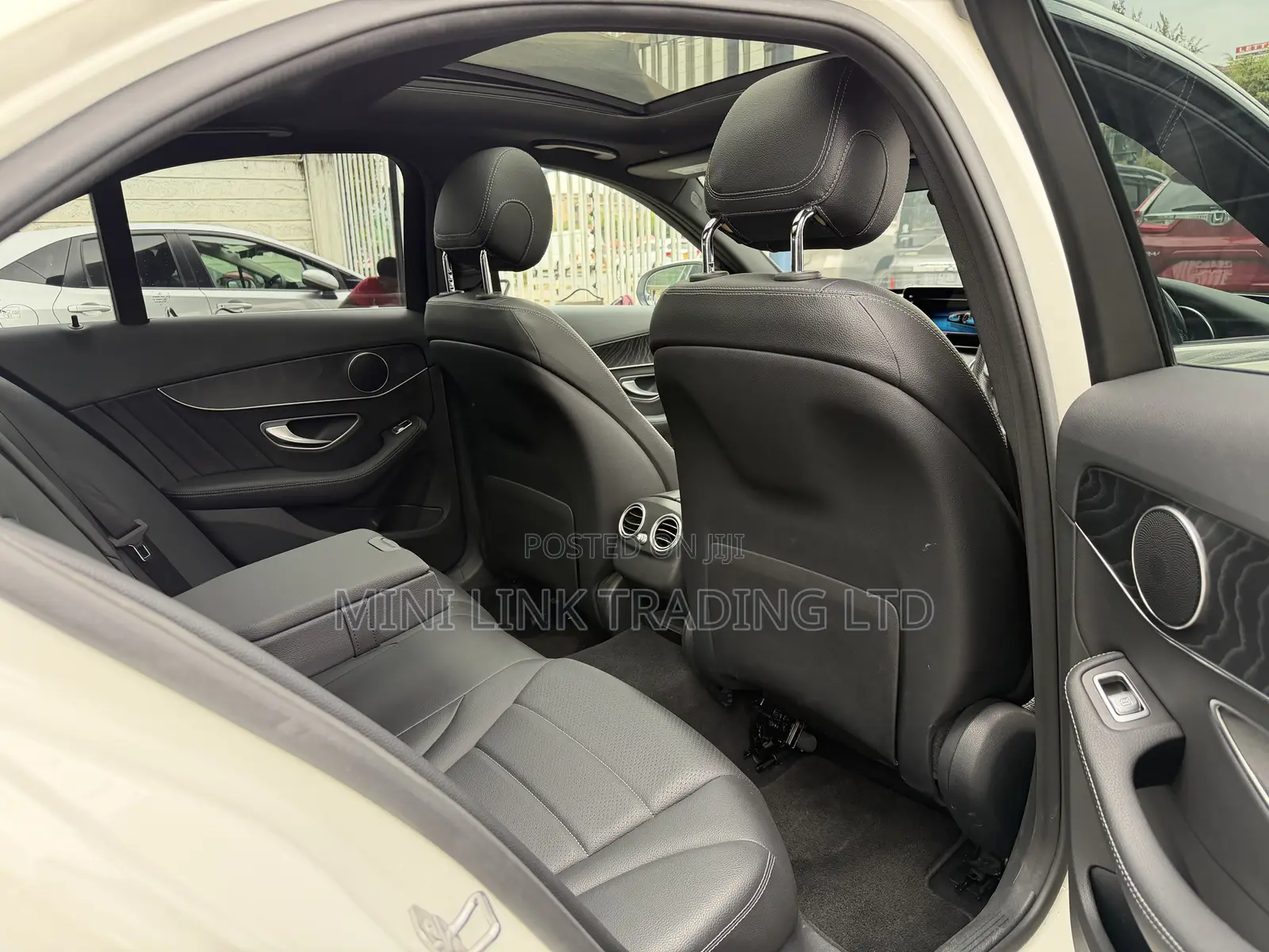 Mercedes-Benz C200 2019 Pearl