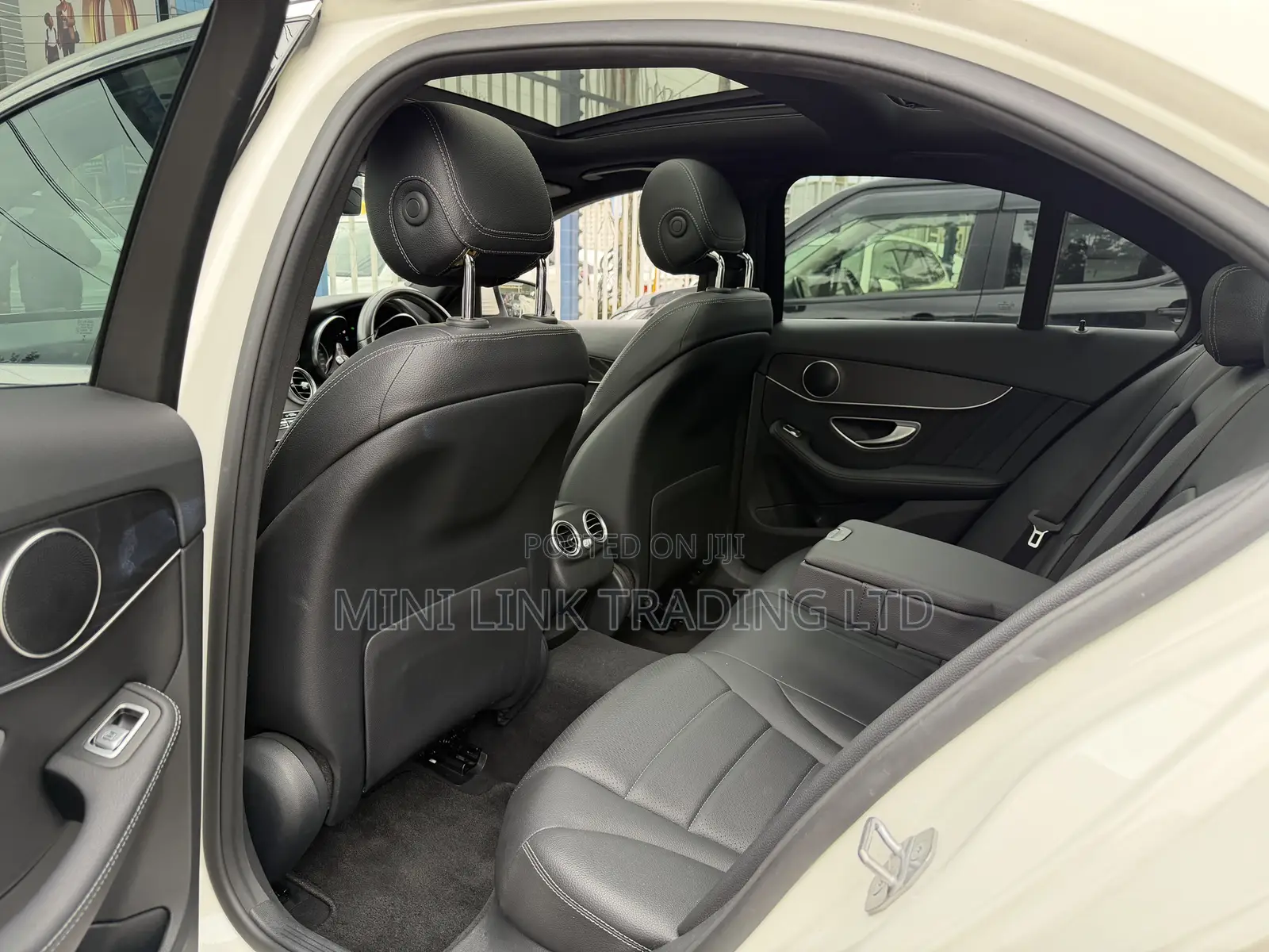 Mercedes-Benz C200 2019 Pearl
