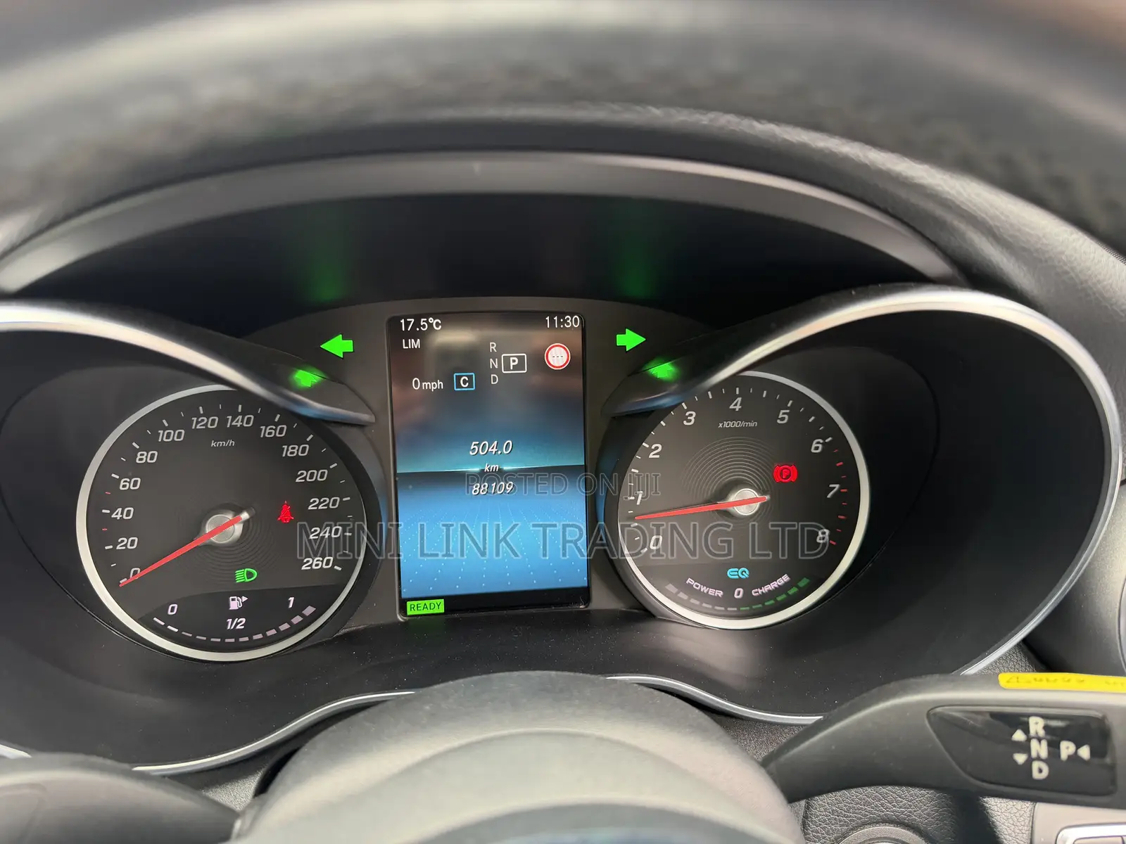 Mercedes-Benz C200 2019 Pearl