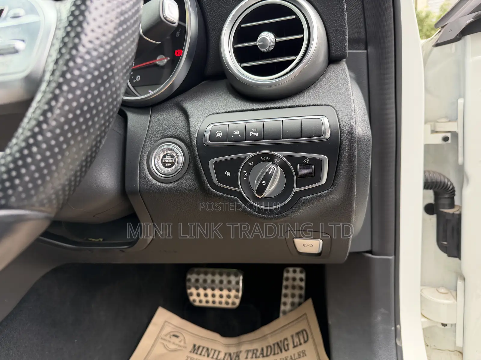 Mercedes-Benz C200 2019 Pearl