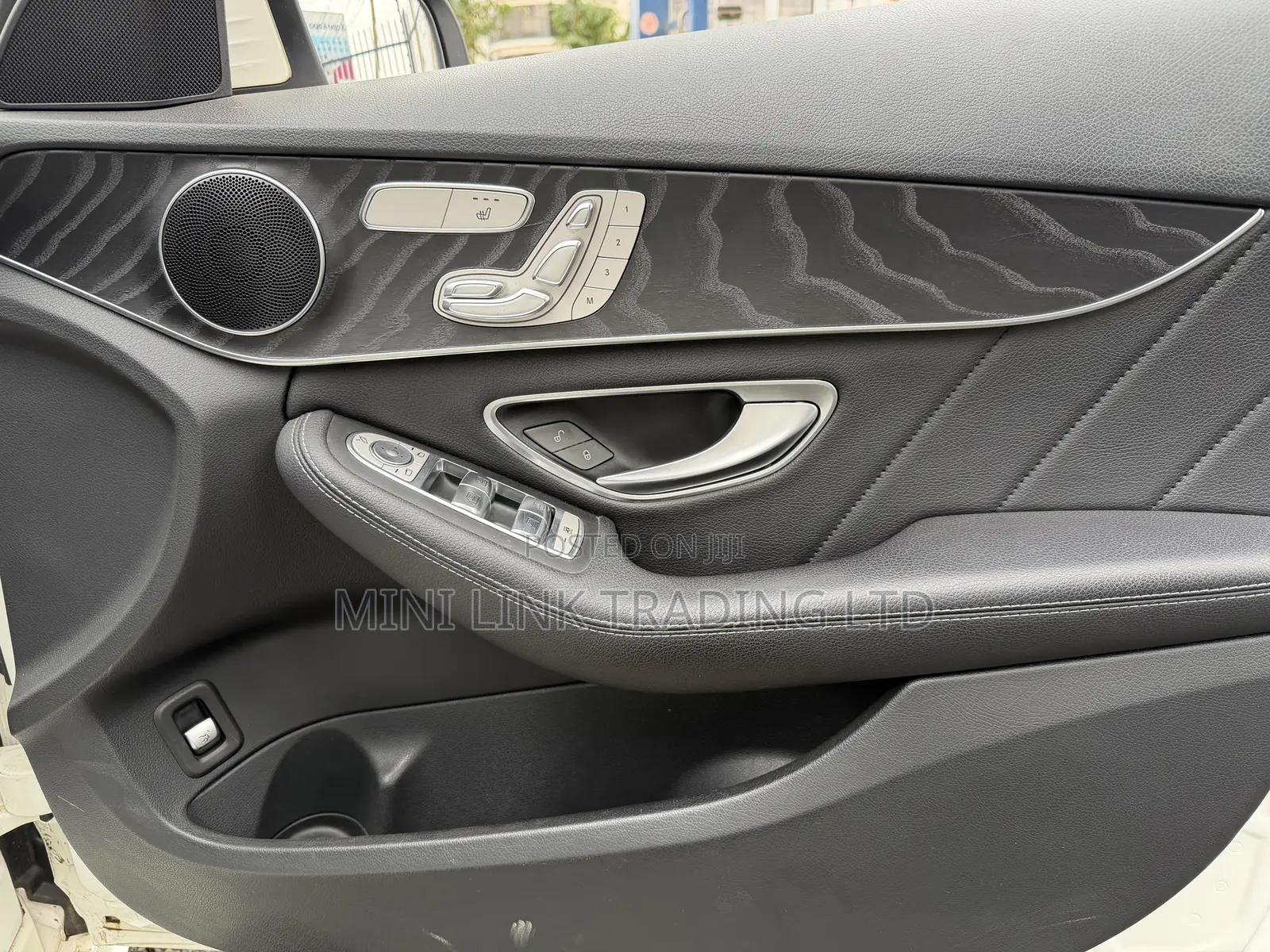Mercedes-Benz C200 2019 Pearl