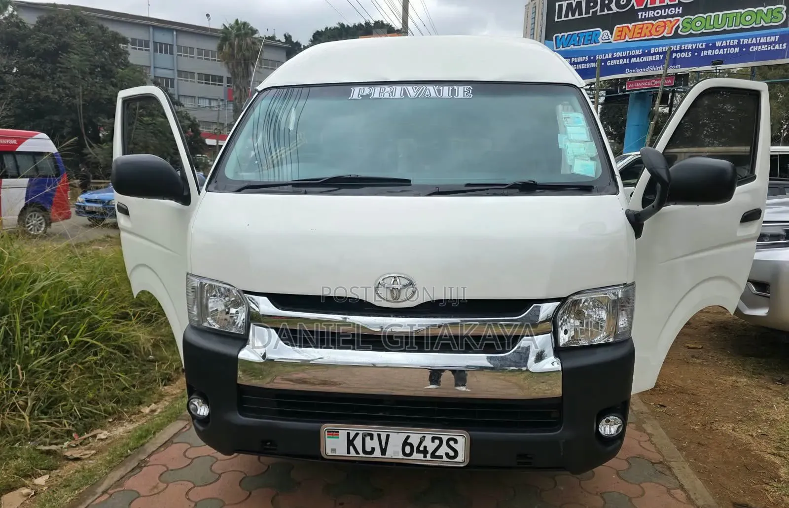 Toyota HiAce 2013 White