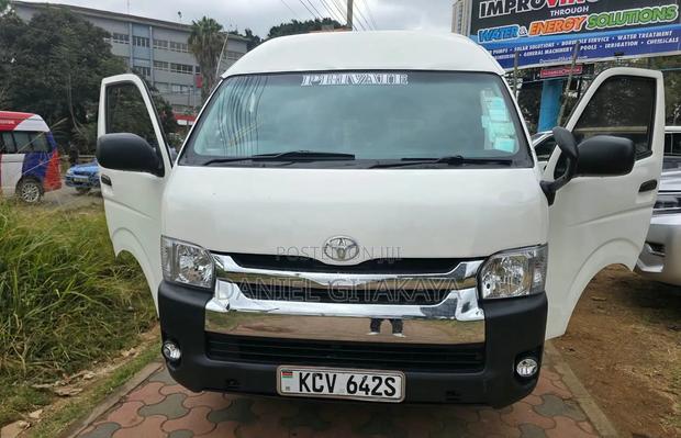 Toyota HiAce 2013 White