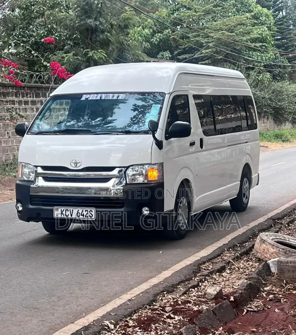 Toyota HiAce 2013 White