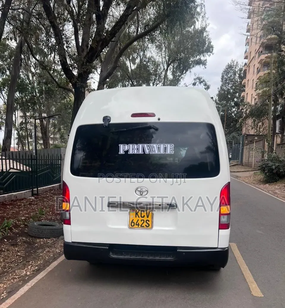 Toyota HiAce 2013 White