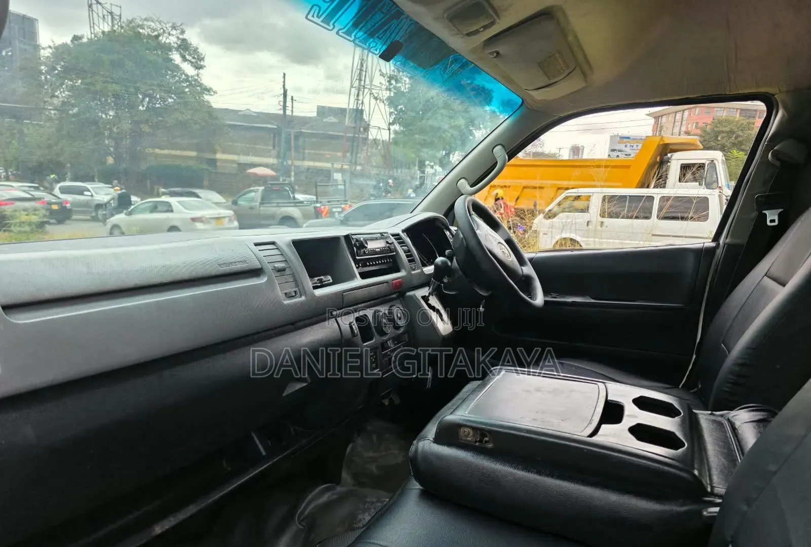Toyota HiAce 2013 White
