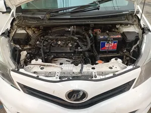 Toyota Vitz 1.3 FWD 5dr 2011 White