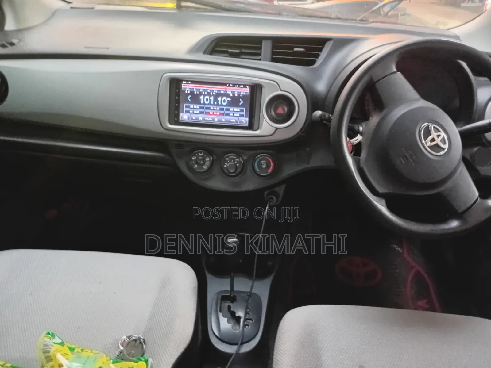 Toyota Vitz 1.3 FWD 5dr 2011 White