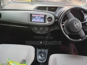 Toyota Vitz 1.3 FWD 5dr 2011 White