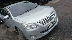 Toyota Premio 2013 Silver