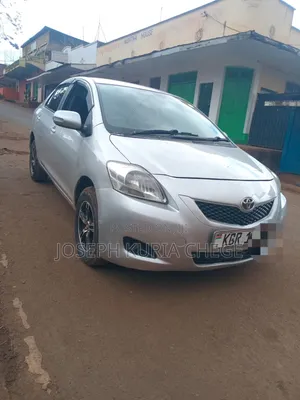 Toyota Belta 2012 Silver