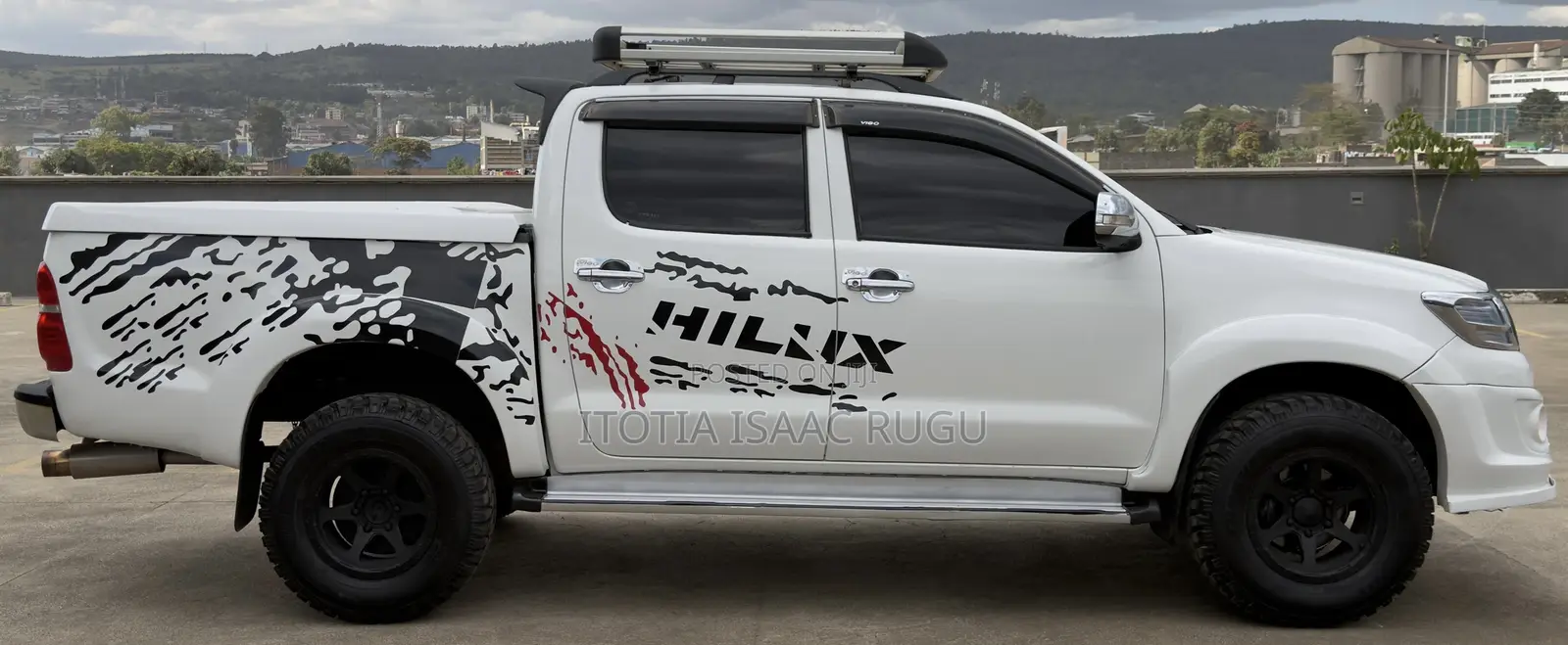 Toyota Hilux 2.5 D-4D 4X4 SRX 2012 White