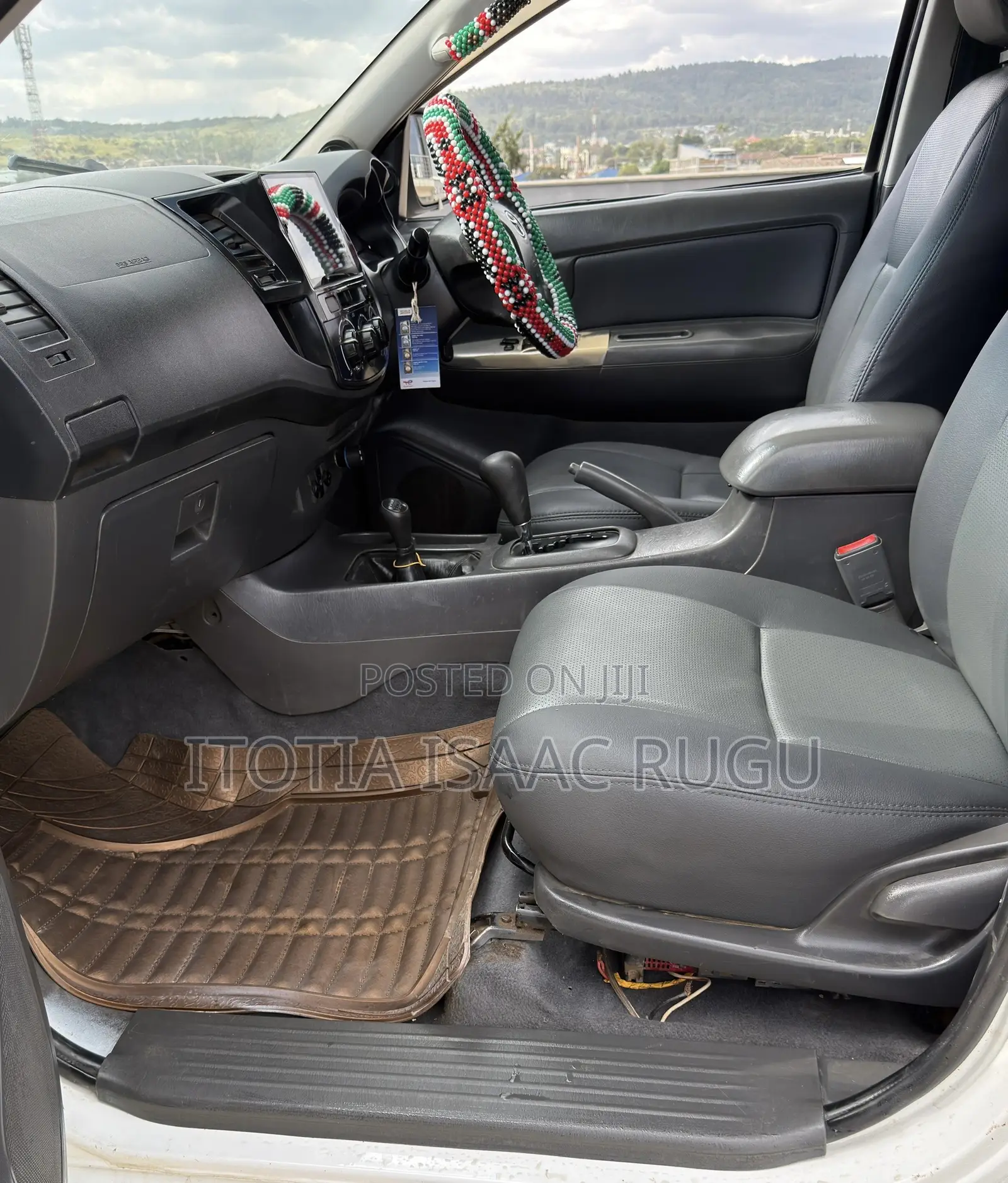 Toyota Hilux 2.5 D-4D 4X4 SRX 2012 White