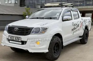 Toyota Hilux 2.5 D-4D 4X4 SRX 2012 White
