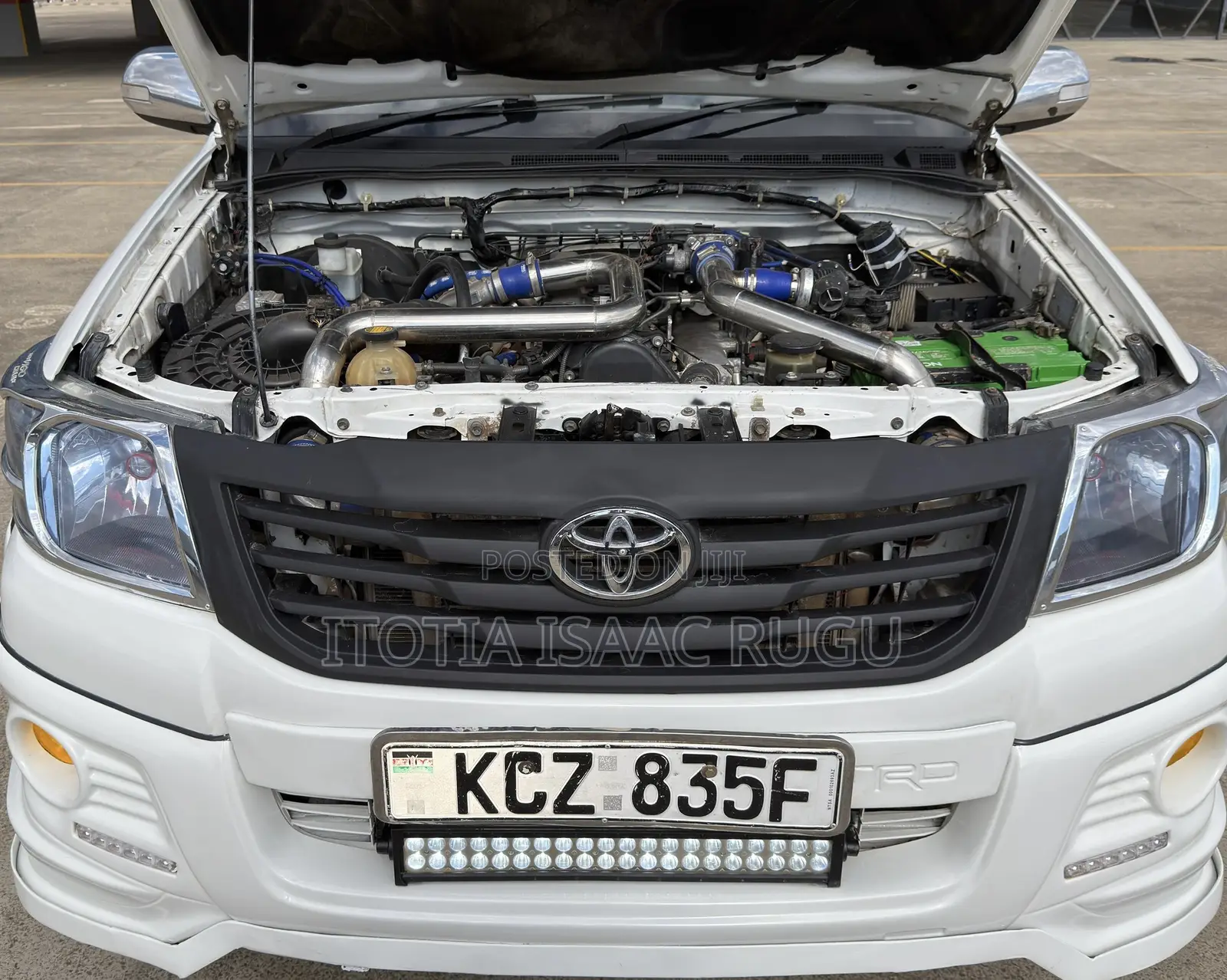 Toyota Hilux 2.5 D-4D 4X4 SRX 2012 White