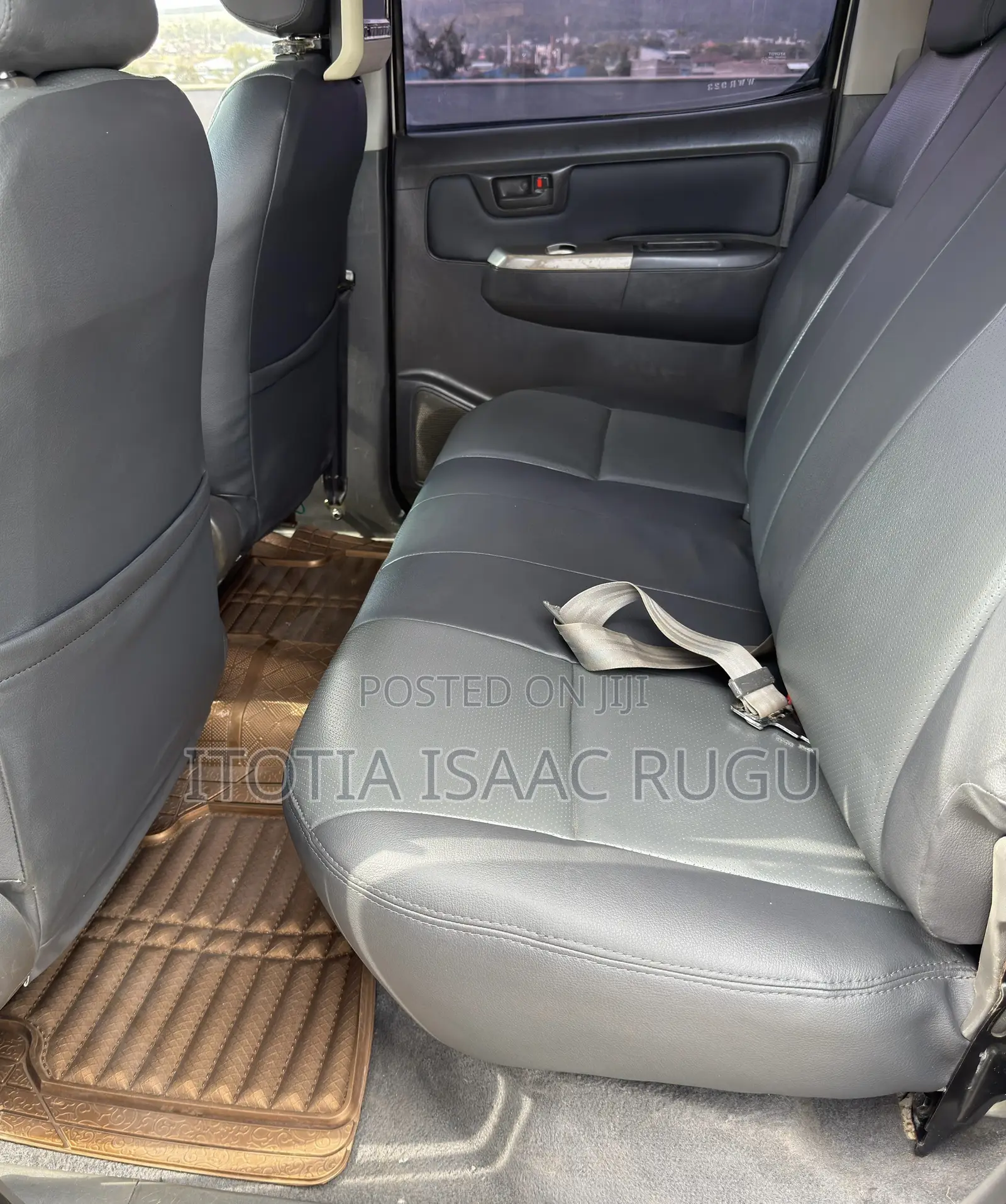 Toyota Hilux 2.5 D-4D 4X4 SRX 2012 White