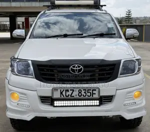 Toyota Hilux 2.5 D-4D 4X4 SRX 2012 White