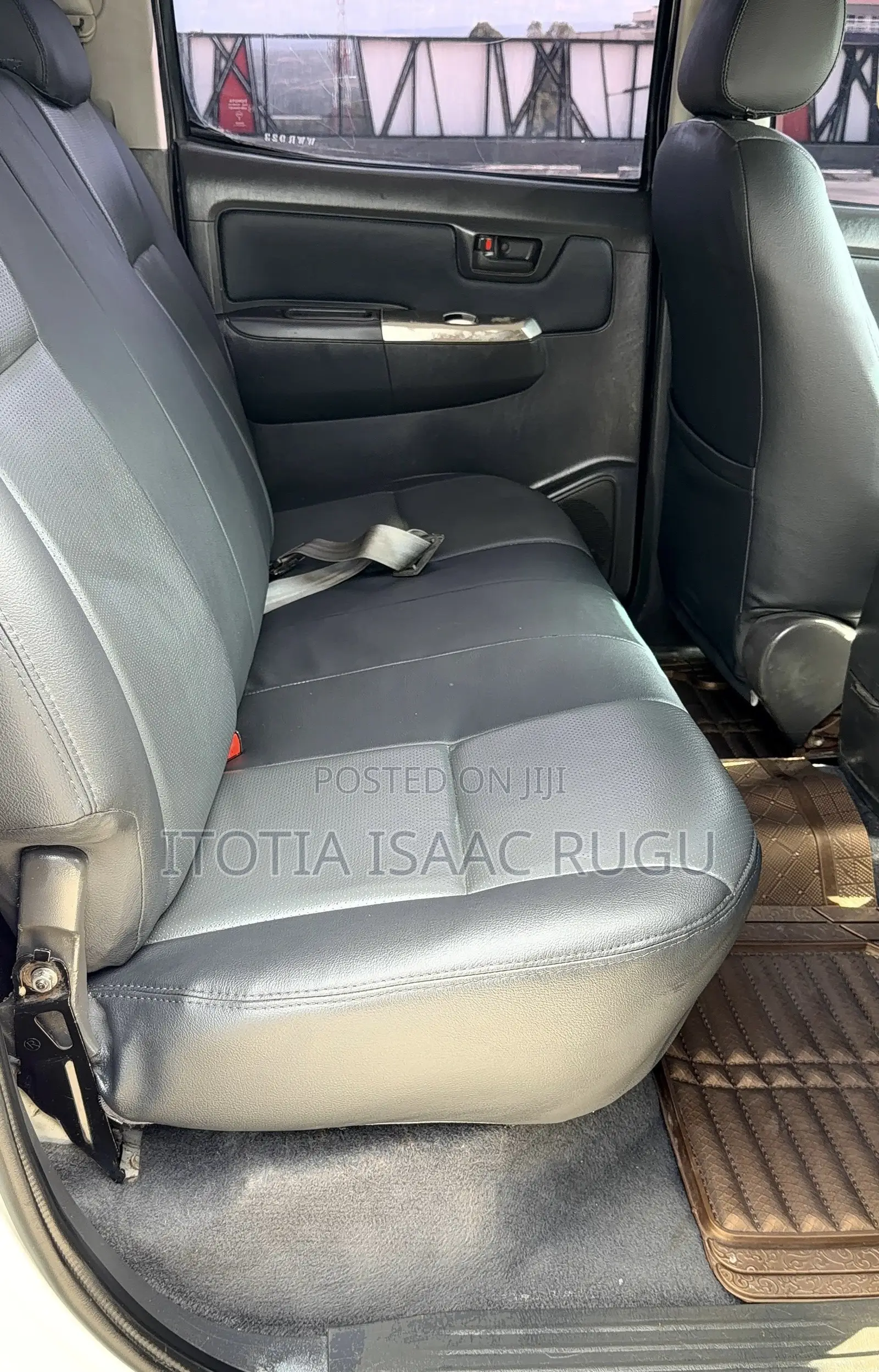 Toyota Hilux 2.5 D-4D 4X4 SRX 2012 White