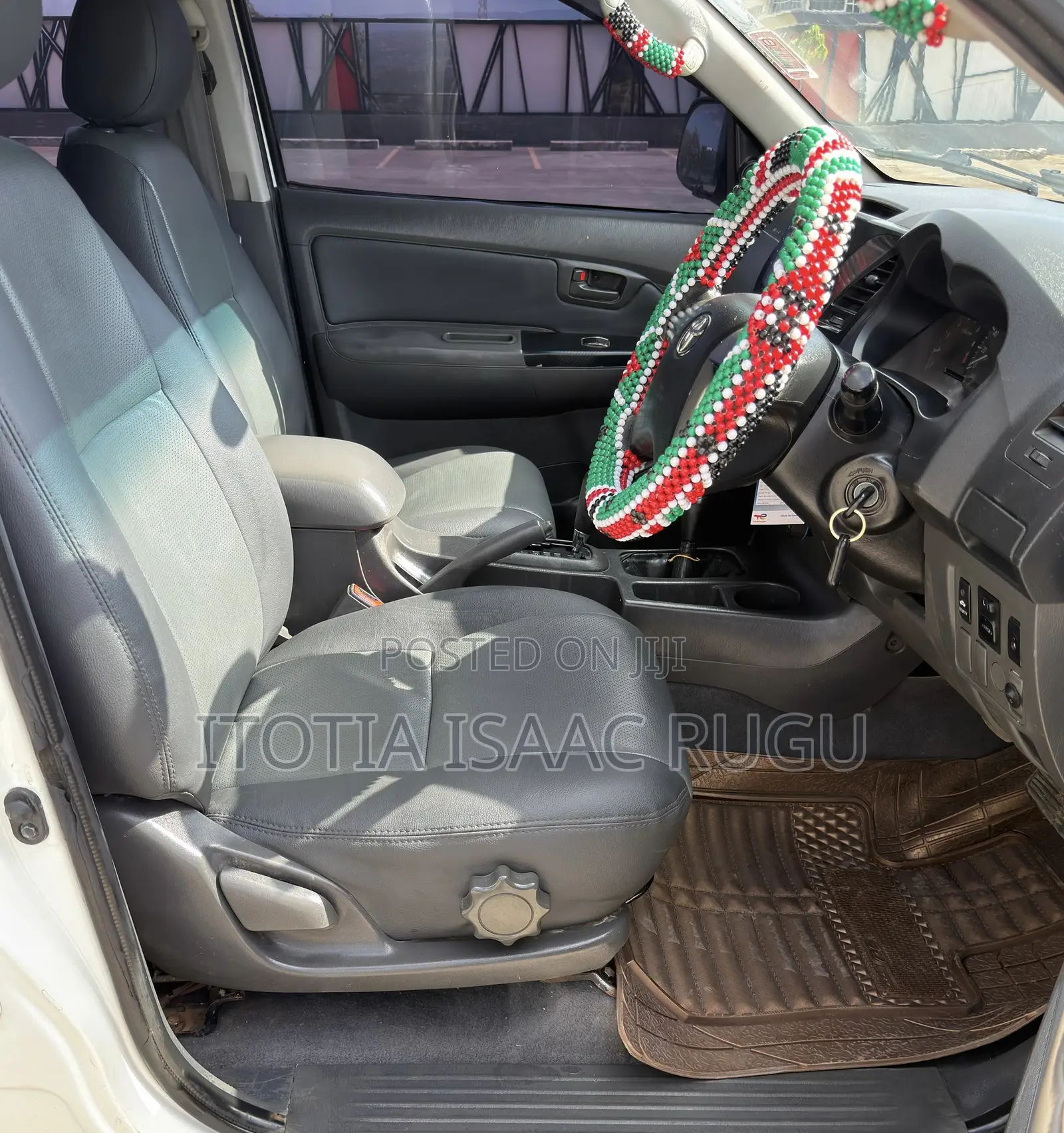 Toyota Hilux 2.5 D-4D 4X4 SRX 2012 White
