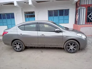 Nissan Latio 1.2 2013 Gray