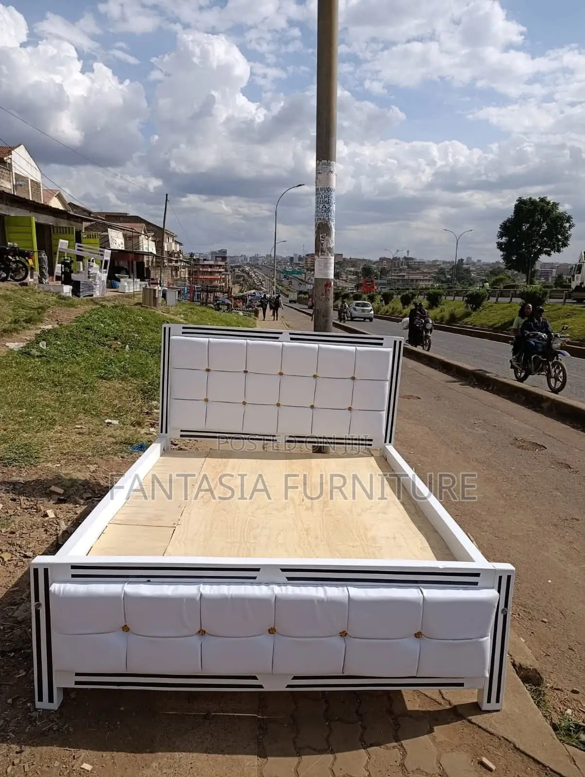 5x6 Pure White Grid Tufted Chester Bed: Pay on Delivery