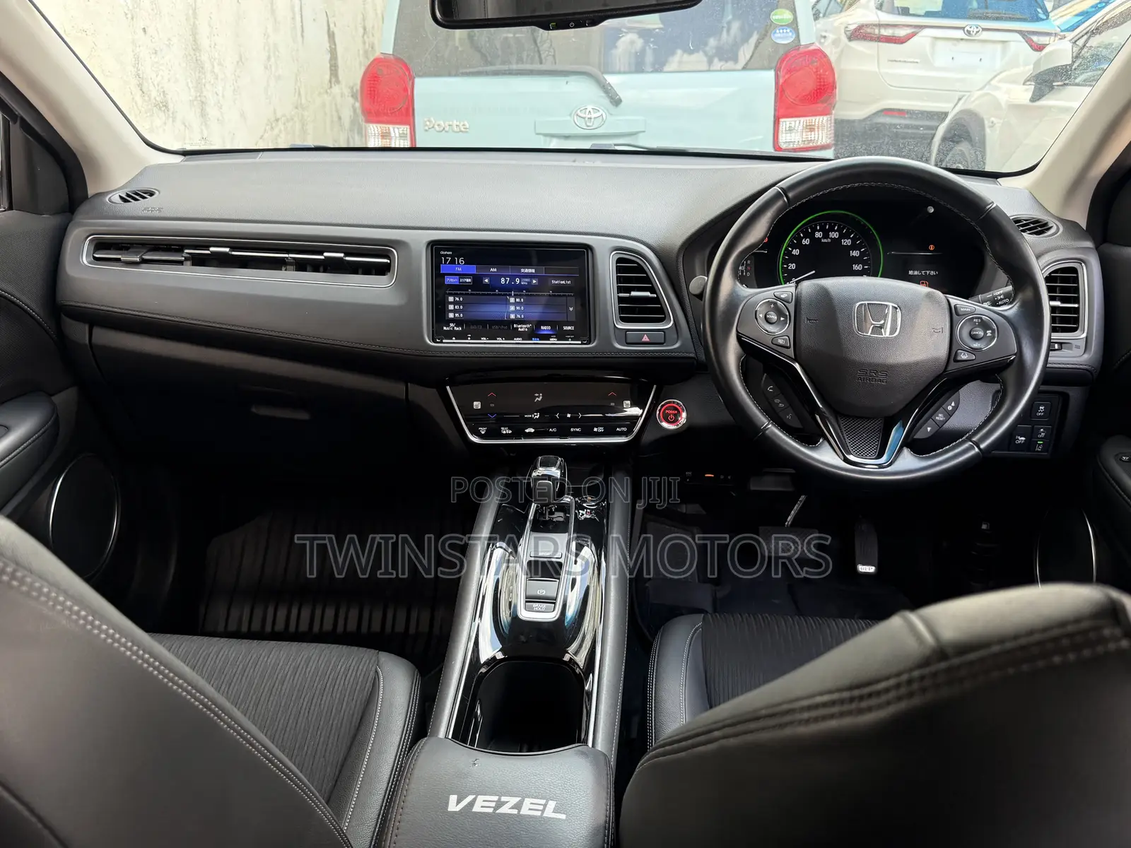 Honda Vezel 1.5 2WD 172 hp 2019 Silver