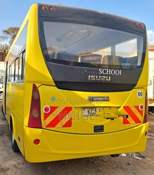 Isuzu NQR 2014 Yellow