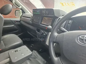 Toyota HiAce 2019 White