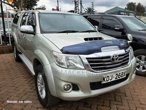Toyota Hilux 2015 Gold