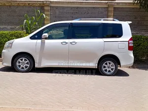 Toyota Noah 2012 White