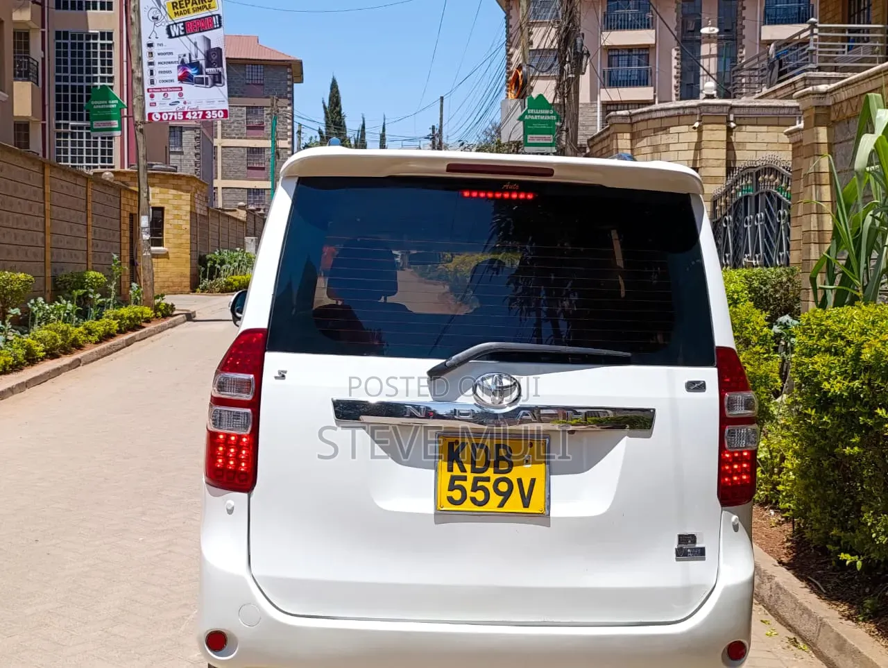Toyota Noah 2012 White