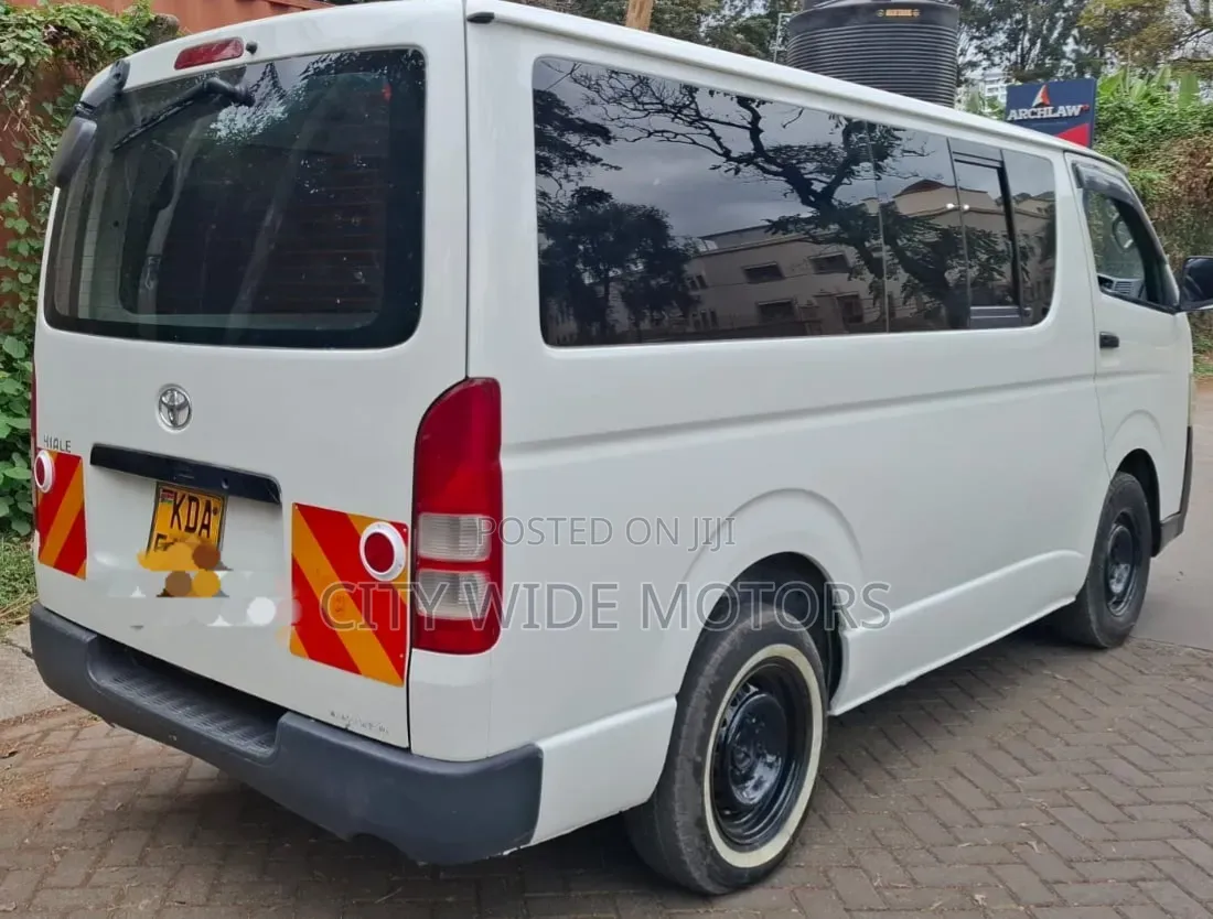 Toyota HiAce 2013 White