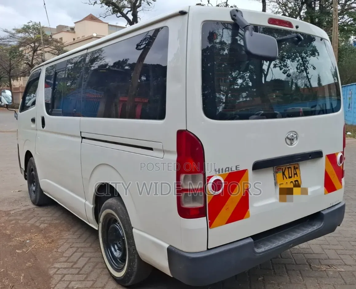 Toyota HiAce 2013 White