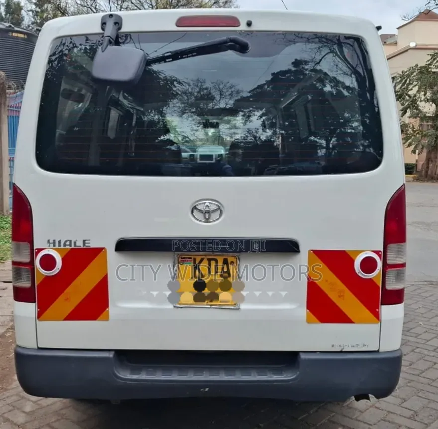 Toyota HiAce 2013 White
