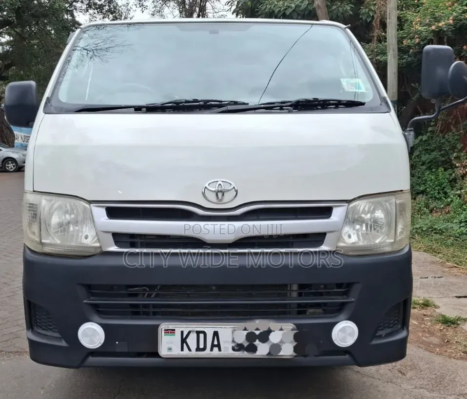 Toyota HiAce 2013 White