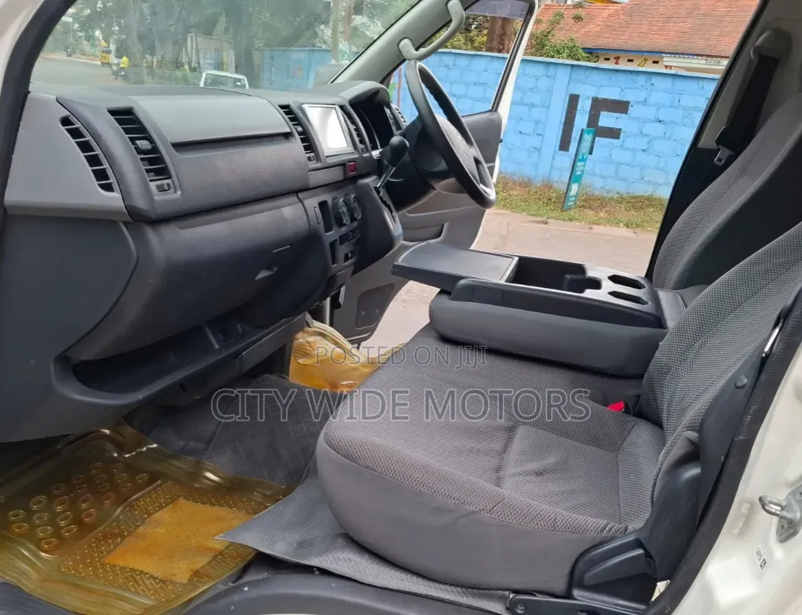 Toyota HiAce 2013 White