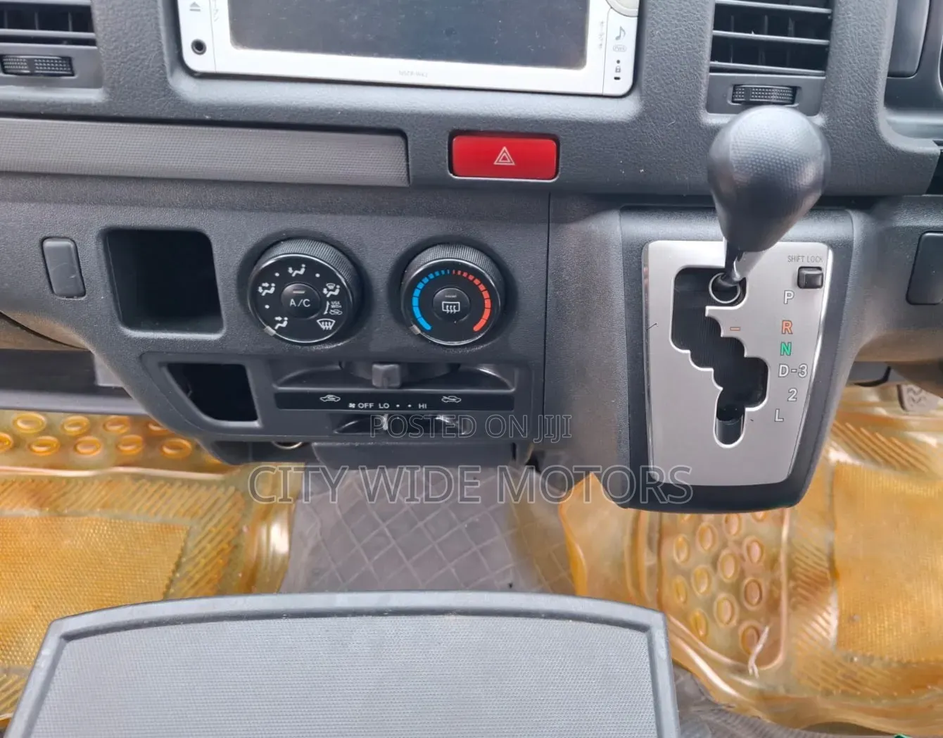 Toyota HiAce 2013 White