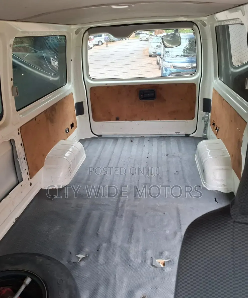 Toyota HiAce 2013 White