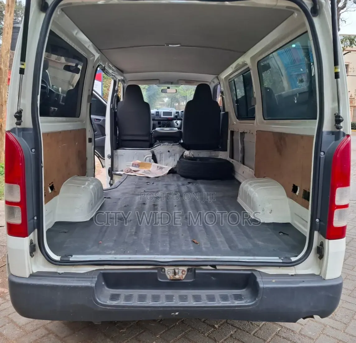 Toyota HiAce 2013 White