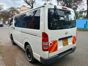 Toyota HiAce 2013 White