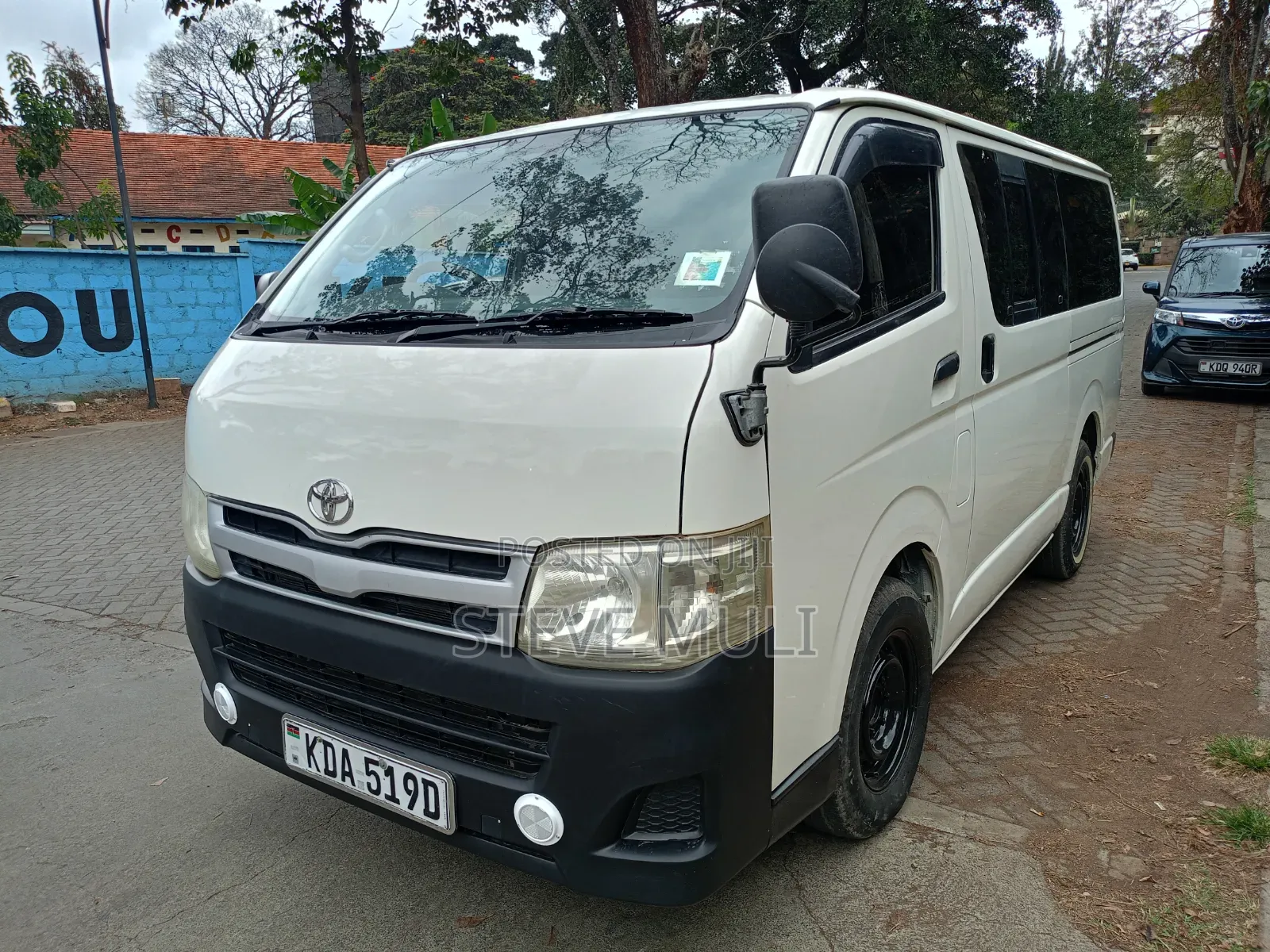 Toyota HiAce 2013 White