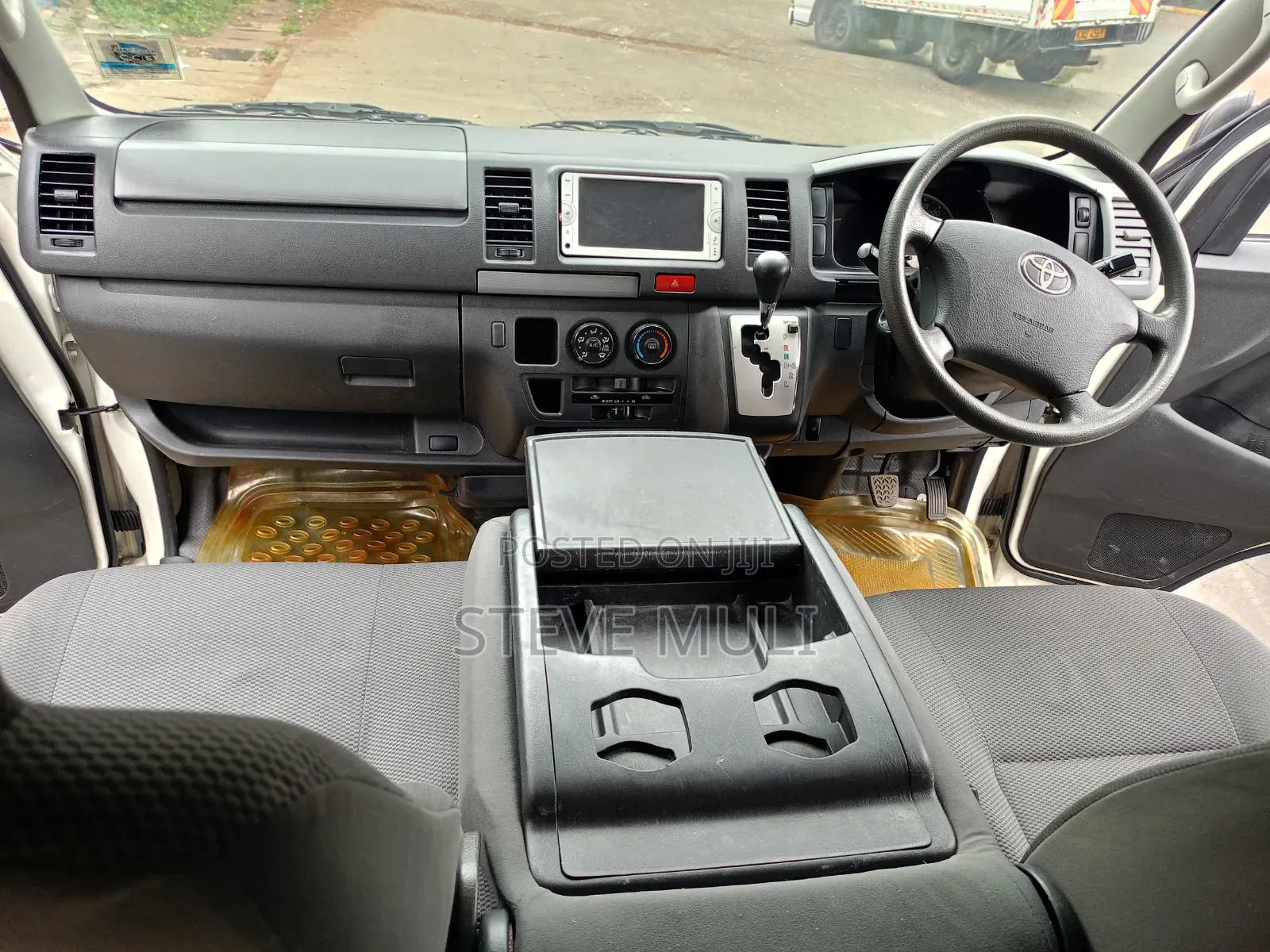 Toyota HiAce 2013 White