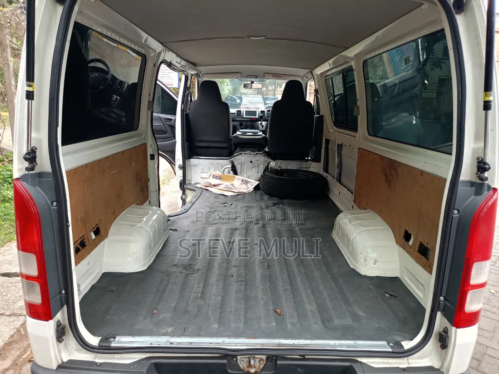 Toyota HiAce 2013 White
