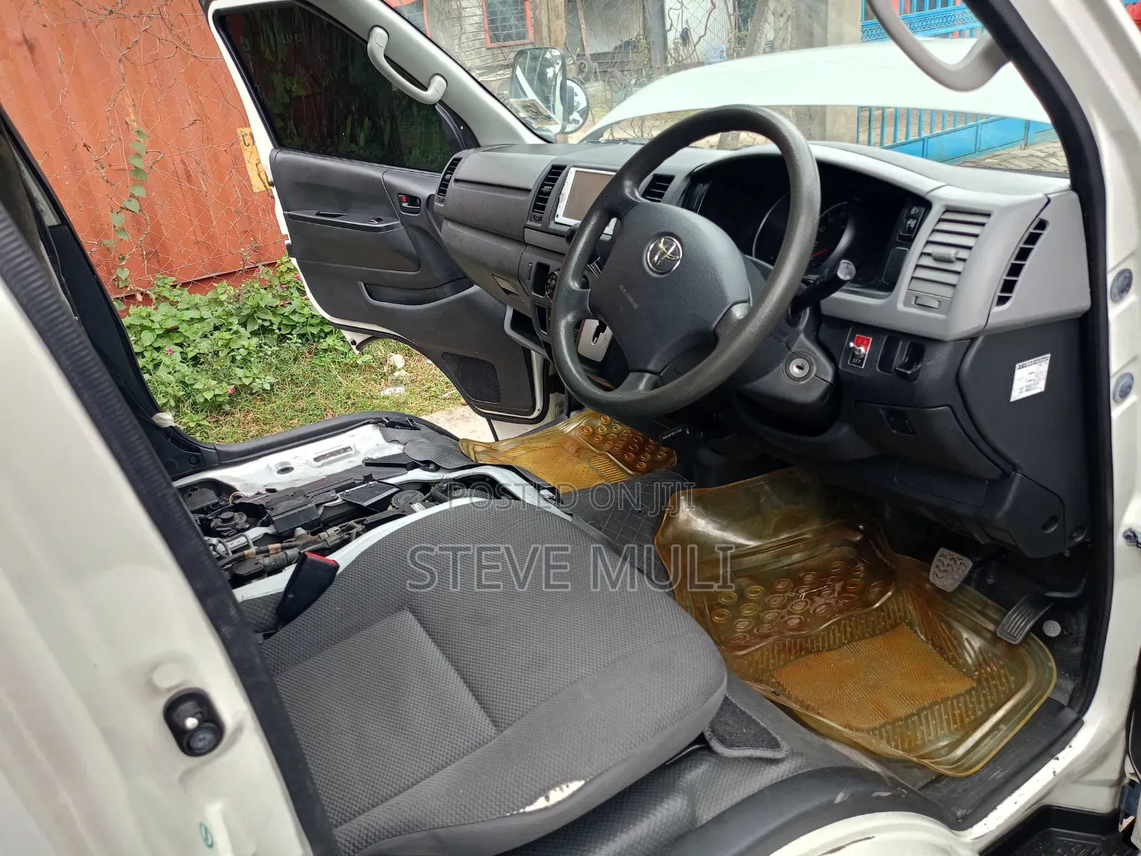 Toyota HiAce 2013 White