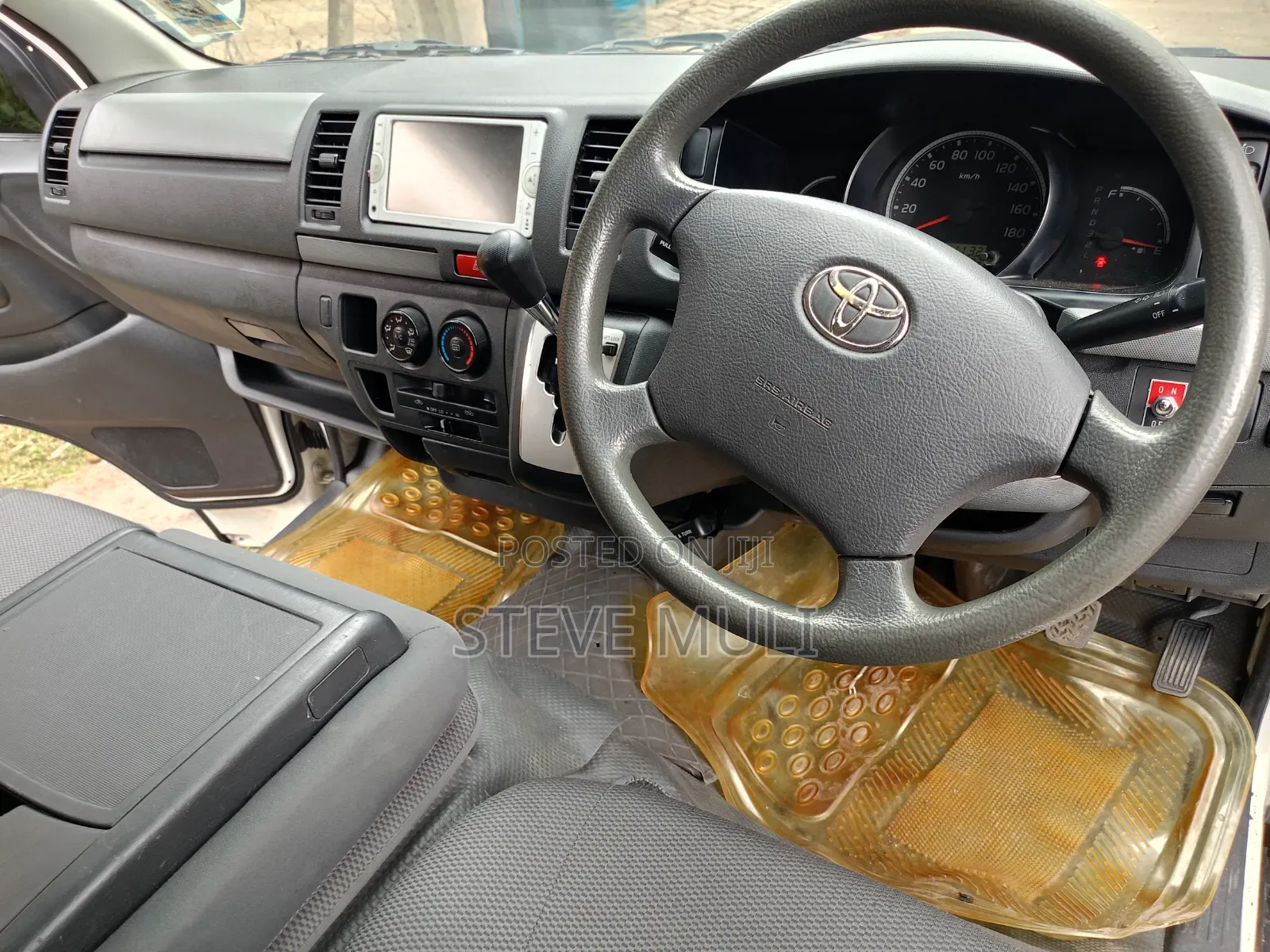 Toyota HiAce 2013 White